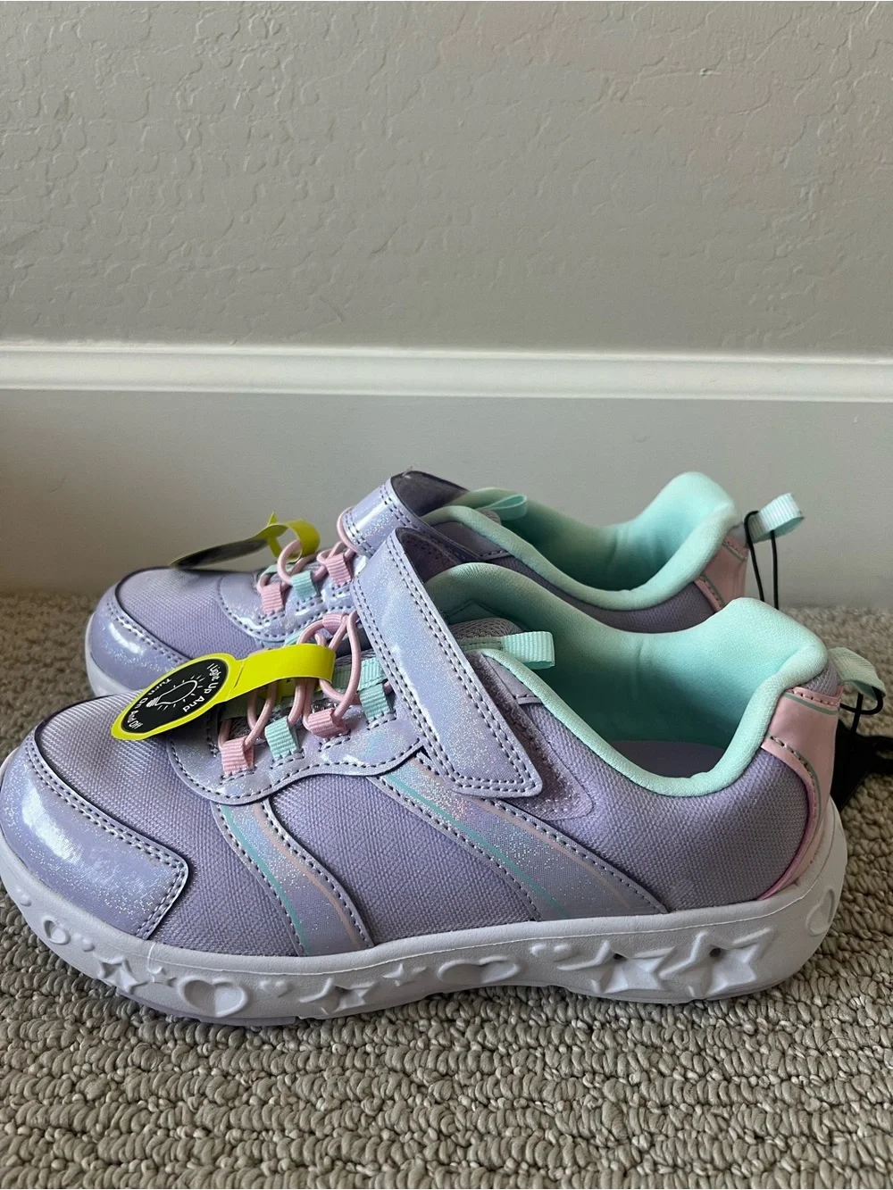 Athletic Works Little Girl & Big Girl Star Light Up Sneakers size4 NWT $15